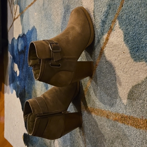 Booties - Picture 4 of 4